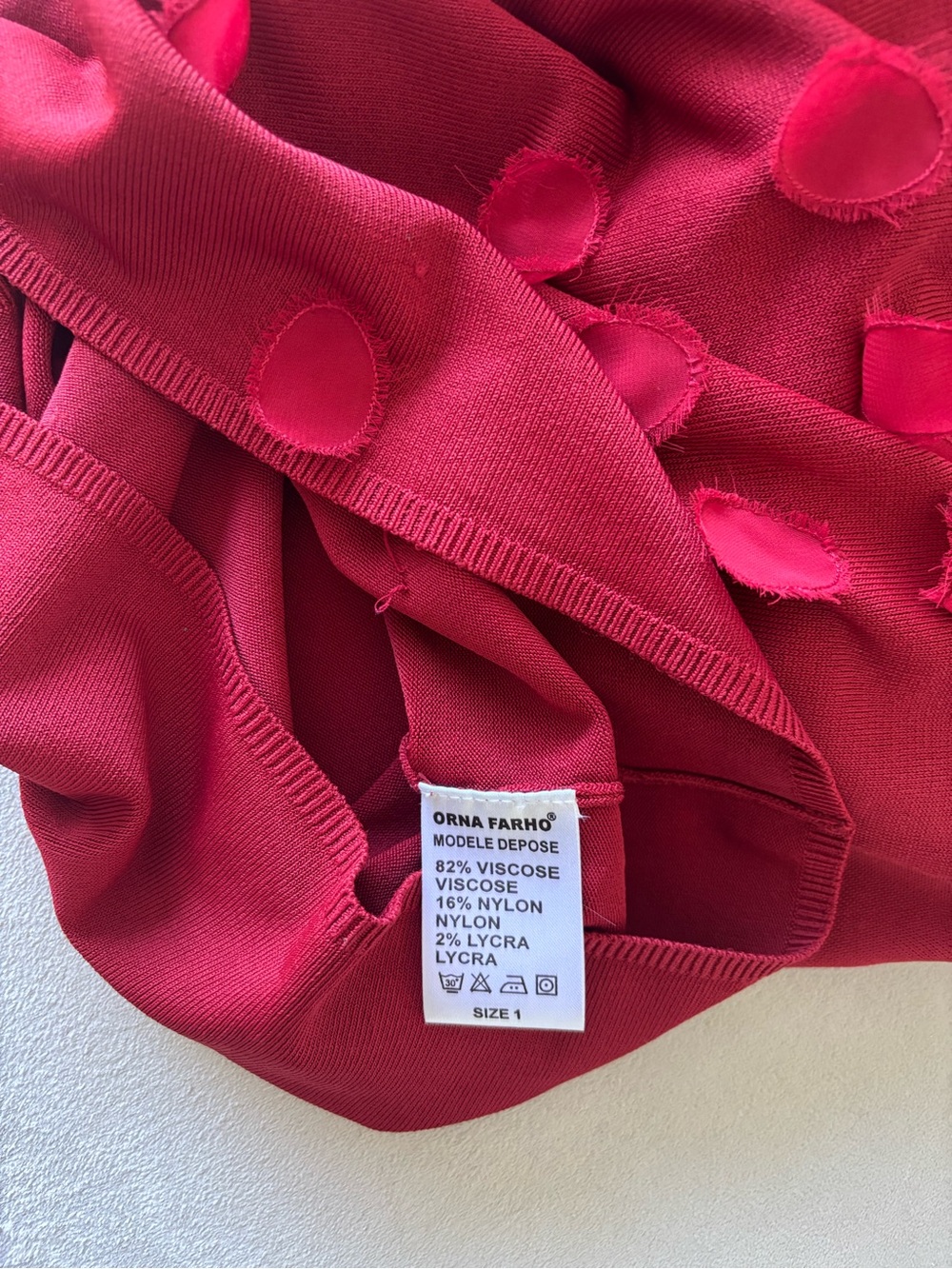 🔴 Sleeveless Red Floral Appliqué V-Neck Top - Picture 6 of 6